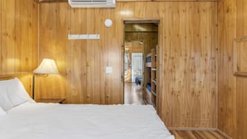Bluff River View Cabin | Free WiFi, bed sheets
