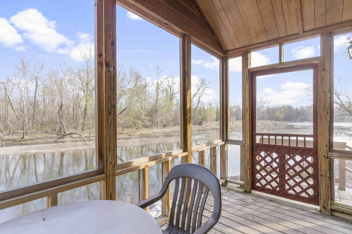 Bluff River View Cabin | Terrace/patio