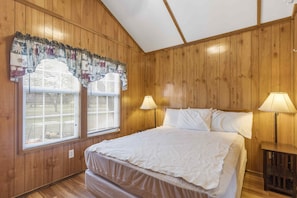 Bluff River View Cabin | Free WiFi, bed sheets - Marval Resort  (GORE)