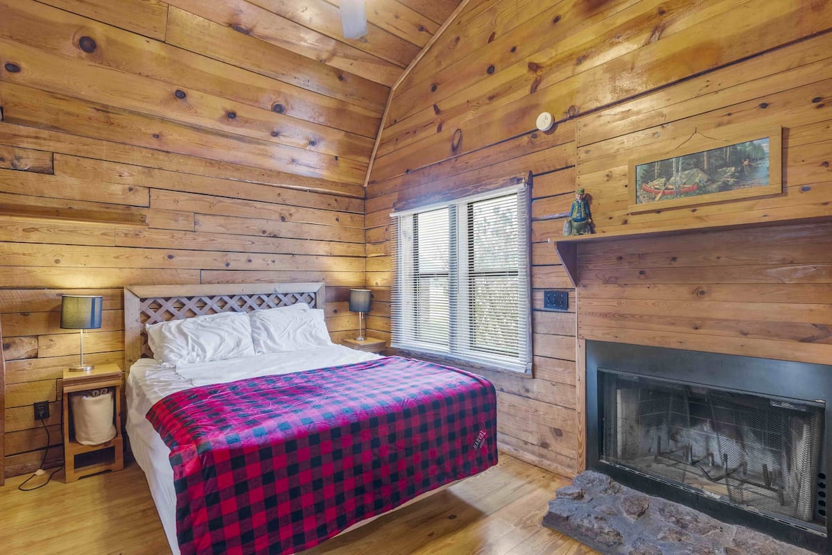 Fountain View Lodge | WiFi (free), bed sheets