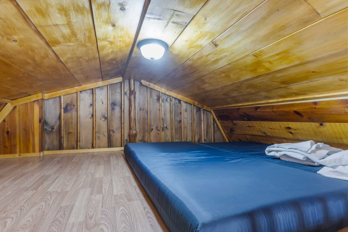 Bungalow Cabin | WiFi (free), bed sheets