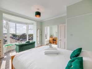 Travel cot, free WiFi, bed sheets - 3 Bed in Aberdyfi (oc-dy053) (Aberdovey)