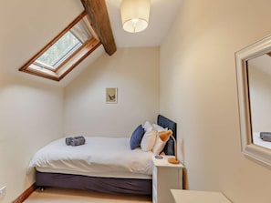 Cuna de viaje, wifi gratis, ropa de cama