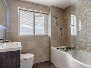 Bathroom - 2 Bed in Holsworthy (oc-86485) (Holsworthy Hamlets)