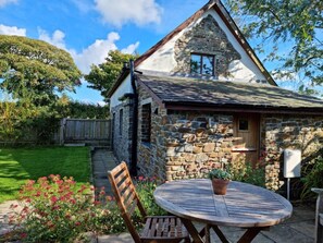 Outdoor dining - 1 Bed in Bideford (oc-86571) (Hartland)