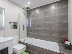 Bathroom - 2 Bed in Lyndhurst (oc-86768) (Lyndhurst)