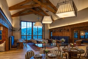 Dining - Tumbling River Ranch (Grant)