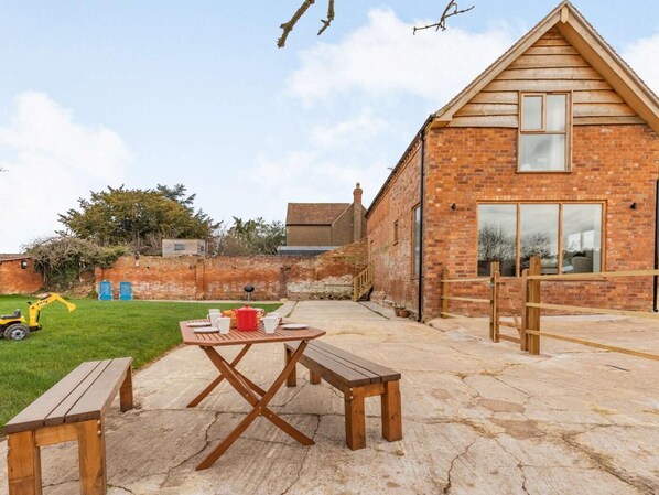 Outdoor dining - 3 Bed in Pershore (oc-86760) (Eckington)