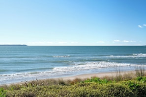 Beach - Sandbanks - Papamoa Holiday Home (Papamoa)