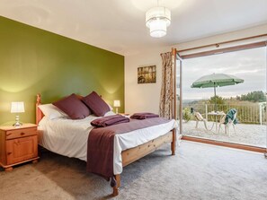 1 bedroom, travel cot, free WiFi, bed sheets