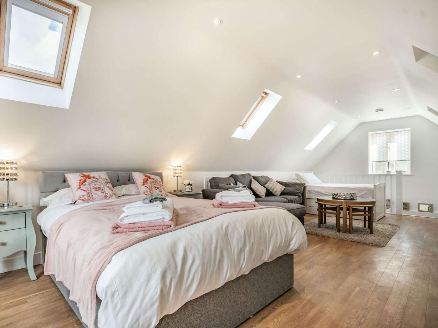 2 bedrooms, travel cot, free WiFi, bed sheets