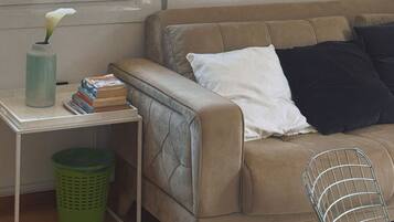 Deluxe Apartment, City View | Living area