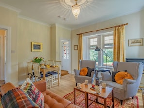 TV, fireplace - 2 Bed in Kirriemuir (oc-86235) (Logie)