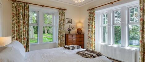 Iron/ironing board, travel cot, free WiFi, bed sheets