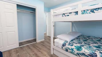 5 habitaciones, tabla de planchar con plancha, wifi y ropa de cama