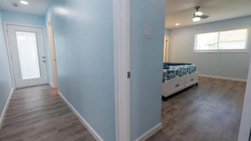 5 habitaciones, tabla de planchar con plancha, wifi y ropa de cama