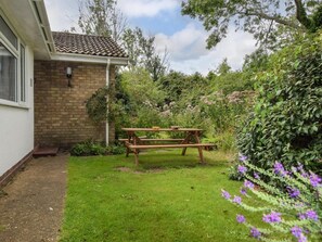 Outdoor dining - 3 Bed in Sheringham (oc-86262) (Sheringham)