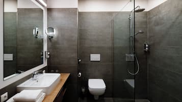 Badezimmer | Haartrockner, Handtücher, Seife, Shampoo