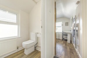 Towels - 3 Bed in Tenby (oc-86574) (Tenby)