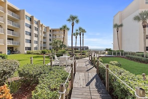Condo, 1 King Bed with Sofa bed (Castle Reef 407) | Outdoor dining - Castle Reef 407 (New Smyrna Beach)