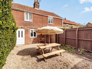 Outdoor dining - 2 Bed in Norwich (oc-86430) (Bacton)