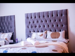 Shared Dormitory, 1 Bedroom, Smoking - Room-luxurious Room - B (Johannesburg)