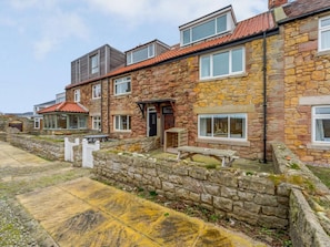 Outdoor dining - 3 Bed in Chathill (oc-86632) (Beadnell)