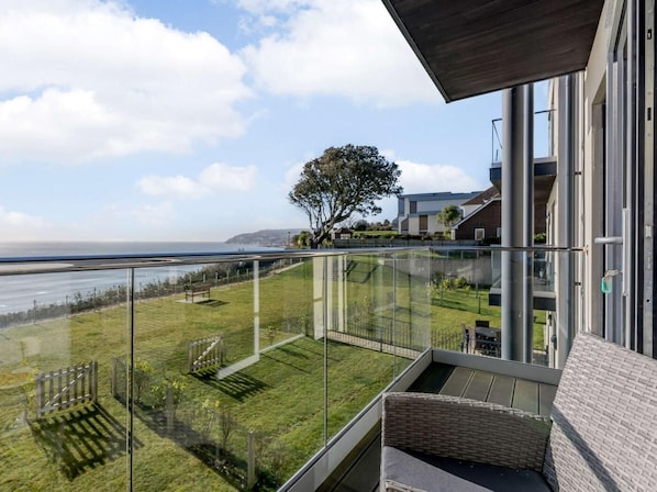 Property grounds - 2 Bed in Sandown (oc-87079) (Sandown)