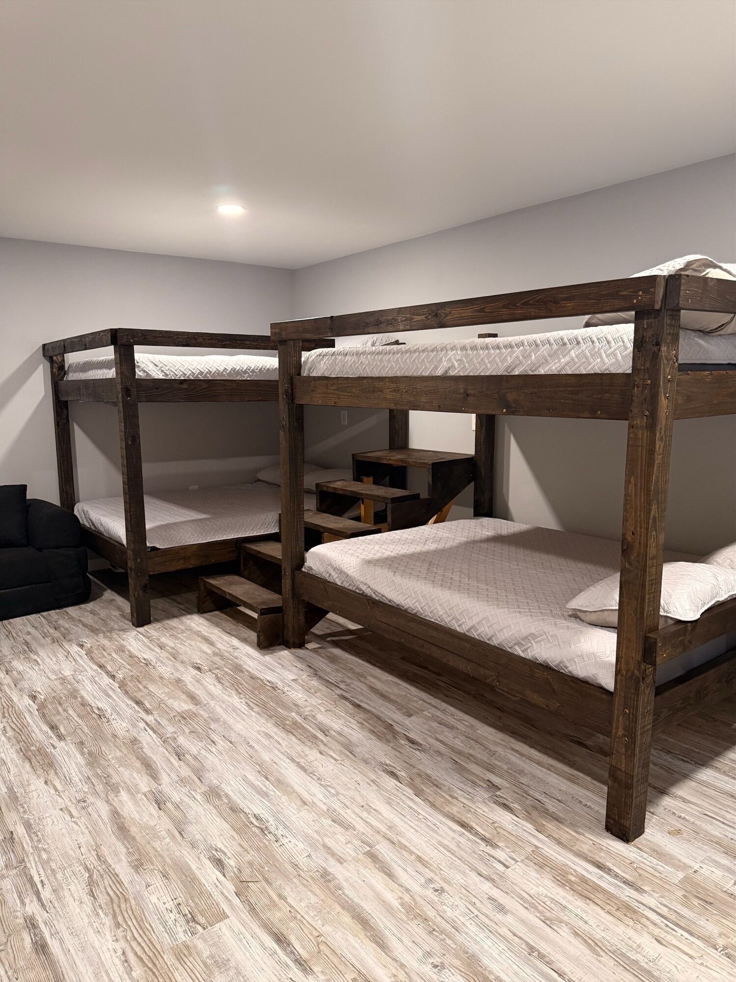3 bedrooms, WiFi (free), bed sheets