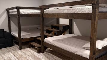 3 bedrooms, WiFi (free), bed sheets