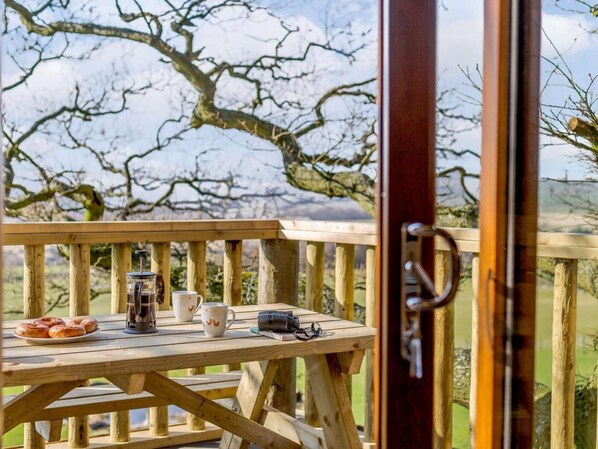 Outdoor dining - 3 Bed in Crook (oc-87009) (North Bitchburn)