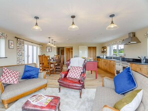 Living area - 4 Bed in Betws-y-coed (oc-87315) (Pentrefoelas)