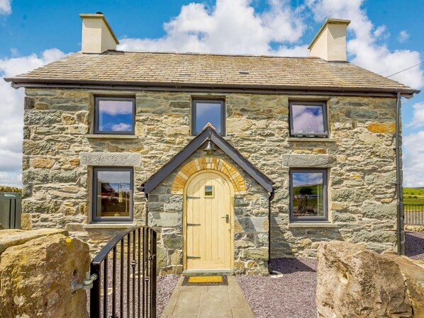 Exterior - 4 Bed in Betws-y-coed (oc-87315) (Pentrefoelas)