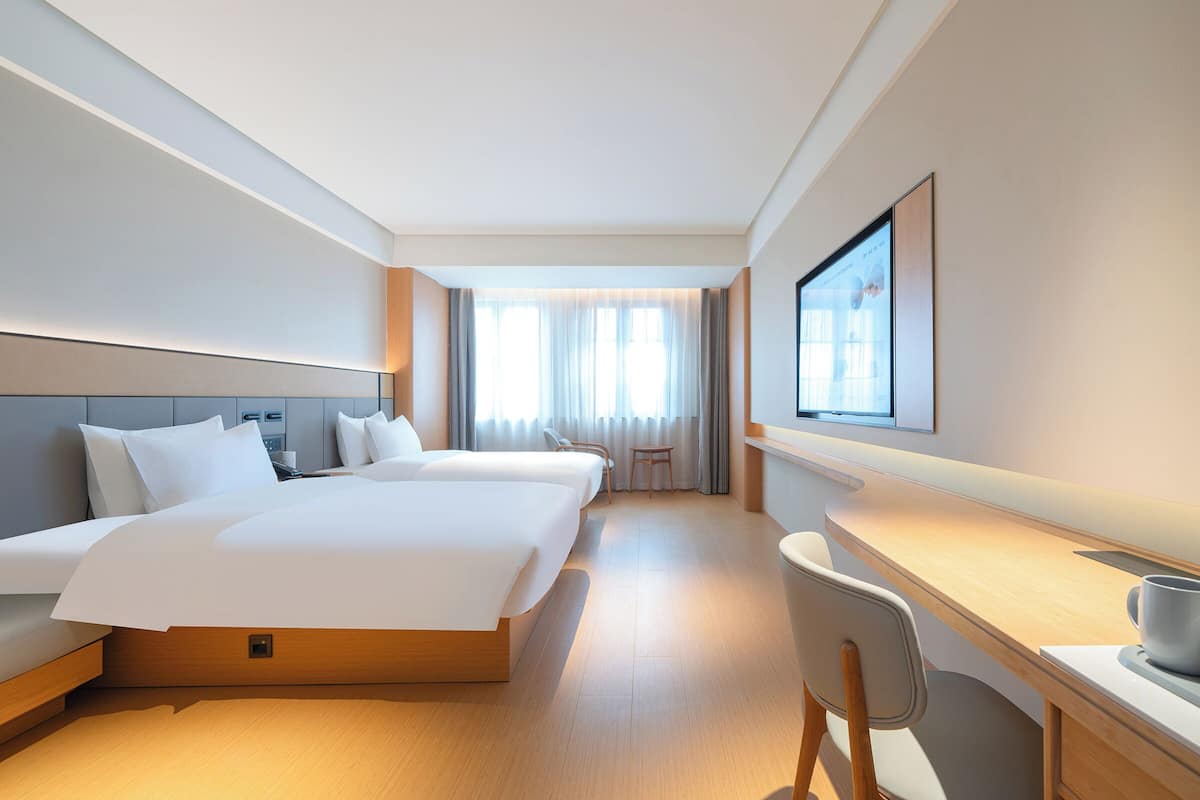 Business-Zweibettzimmer, Stadtblick | Schreibtisch, laptopgeeigneter Arbeitsplatz, kostenloses WLAN