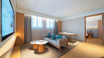 Suite Luxe, vue ville | Coin séjour