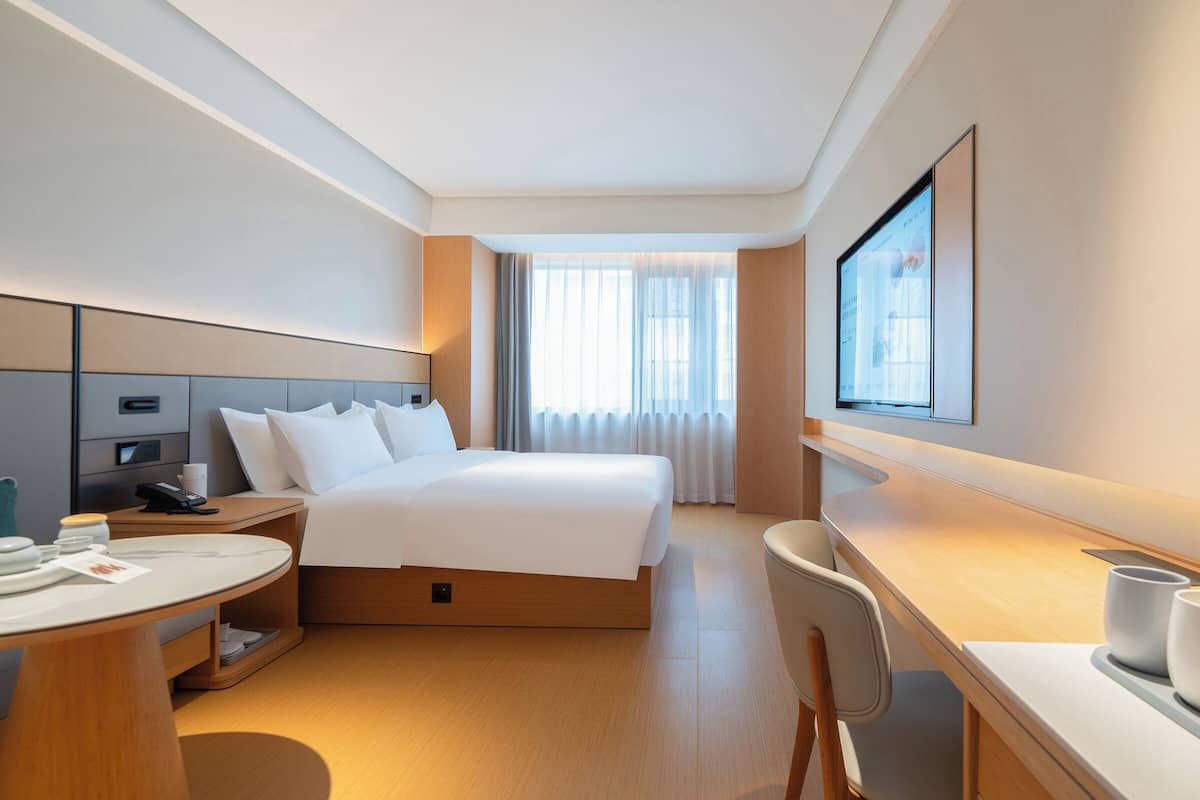 Superior-Doppelzimmer, Stadtblick | Schreibtisch, laptopgeeigneter Arbeitsplatz, kostenloses WLAN