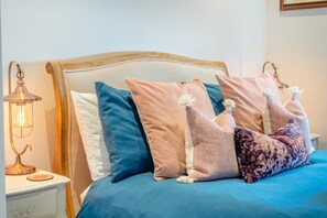 2 bedrooms, travel cot, free WiFi, bed sheets - 2 Bed in Porthcawl (oc-87294) (Porthcawl)