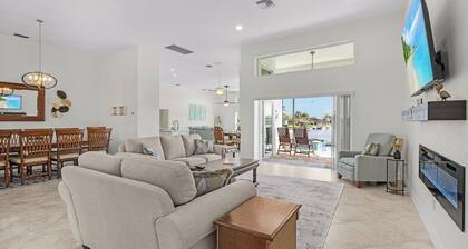 Wake & Lake by Avantstay Lakefront + Saltwater Pool & Spa Dock + Kayaks Mins to Beach + Dining