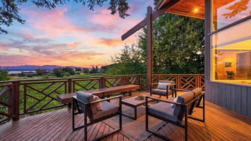 The Grove at Mutiny Bay by Avantstay Walk to Beach Shared Pool + Pickleball Court + Water Views