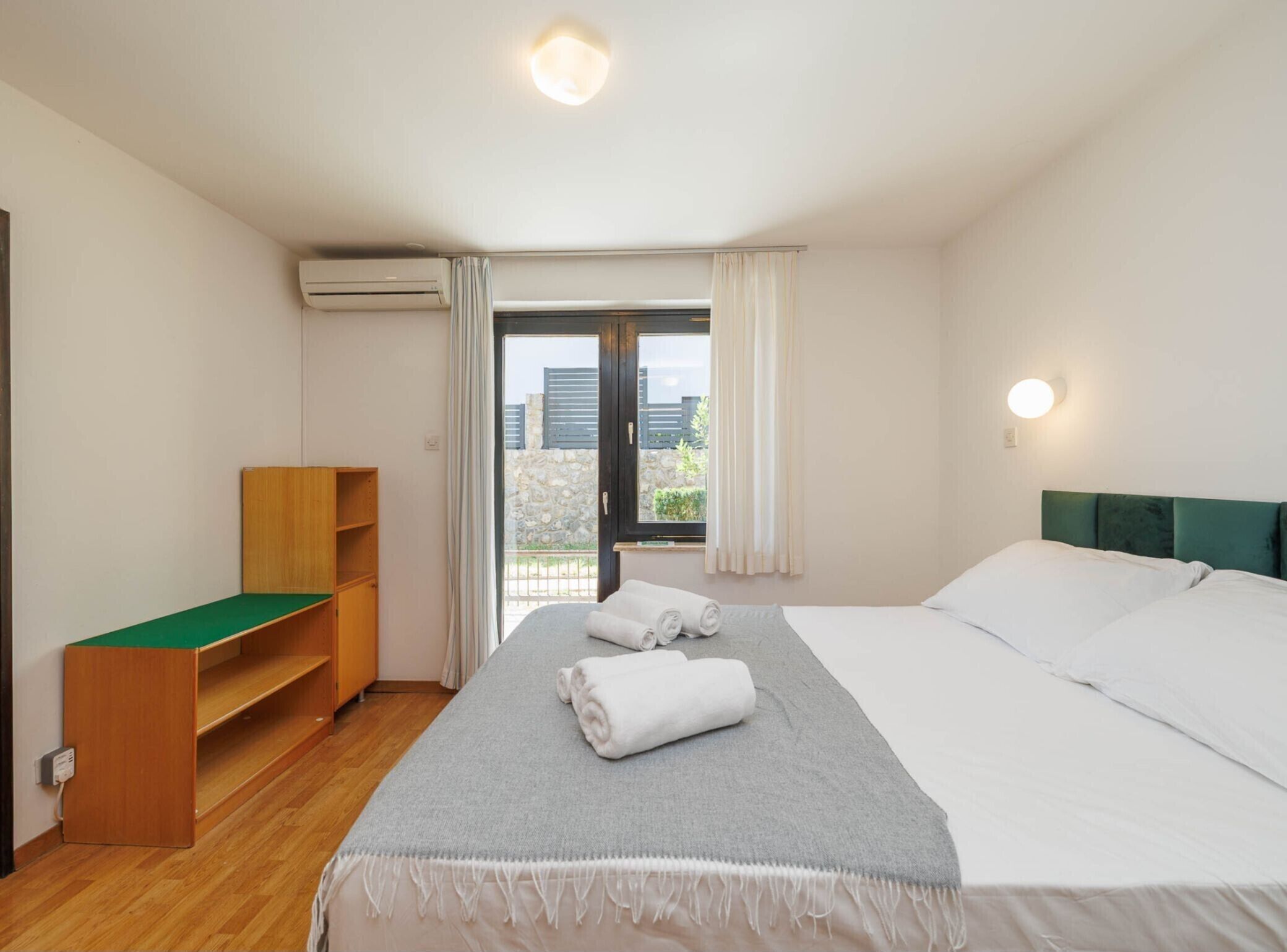 1 bedroom, internet, bed sheets
