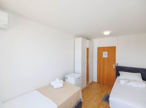 1 bedroom, Internet, bed sheets - Classic One Bedroom Apartment with Balcony and Sea View (Malinska)
