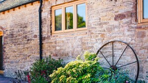 A stone building with a window and a wheel. - 4 Bed in Church Stretton (oc-87695) (Gretton)