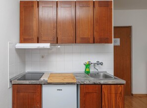 Kitchen - Classic One Bedroom Apartment with Balcony (Malinska)