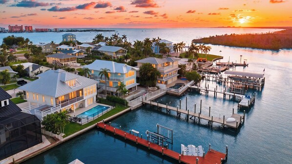House (4 Bedrooms) | Interior - Sunset Slip by Avantstay Private Pool + Dock + Bay Views Walk to Beach + Times Square (Fort Myers Beach)
