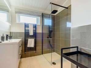 Towels - 2 Bed in Tenby (oc-87832) (Penally)