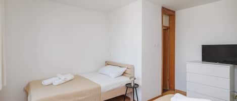 1 bedroom, internet, bed sheets