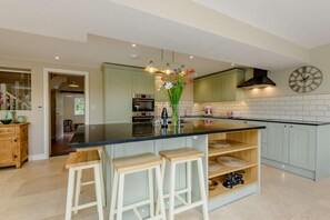 Microwave, oven, dishwasher, high chair - 4 Bed in Oswestry (oc-87477) (Llansilin)