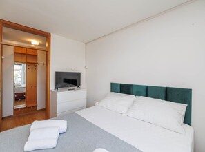 Internet, bed sheets - Studio Apartment with Terrace (Malinska)