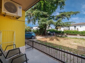 Property grounds - Comfort Studio Apartment with Terrace (Malinska)