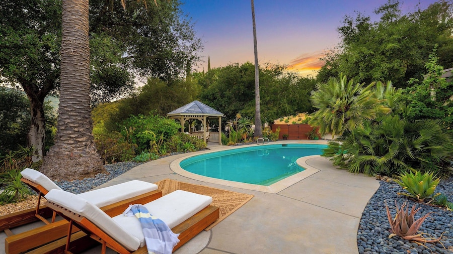 Dreamsawake by Avantstay Private Canyon Oasis Pool + Spa + Fire Pit + Mountain Views